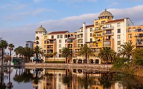 Island Club Hotel & Apartments